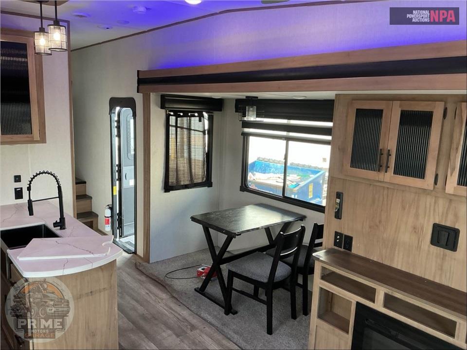 2023 Cherokee By Forest River M-3660SUITE - ARCTIC WOLF FIFTH WHEEL SERIES — фото 8