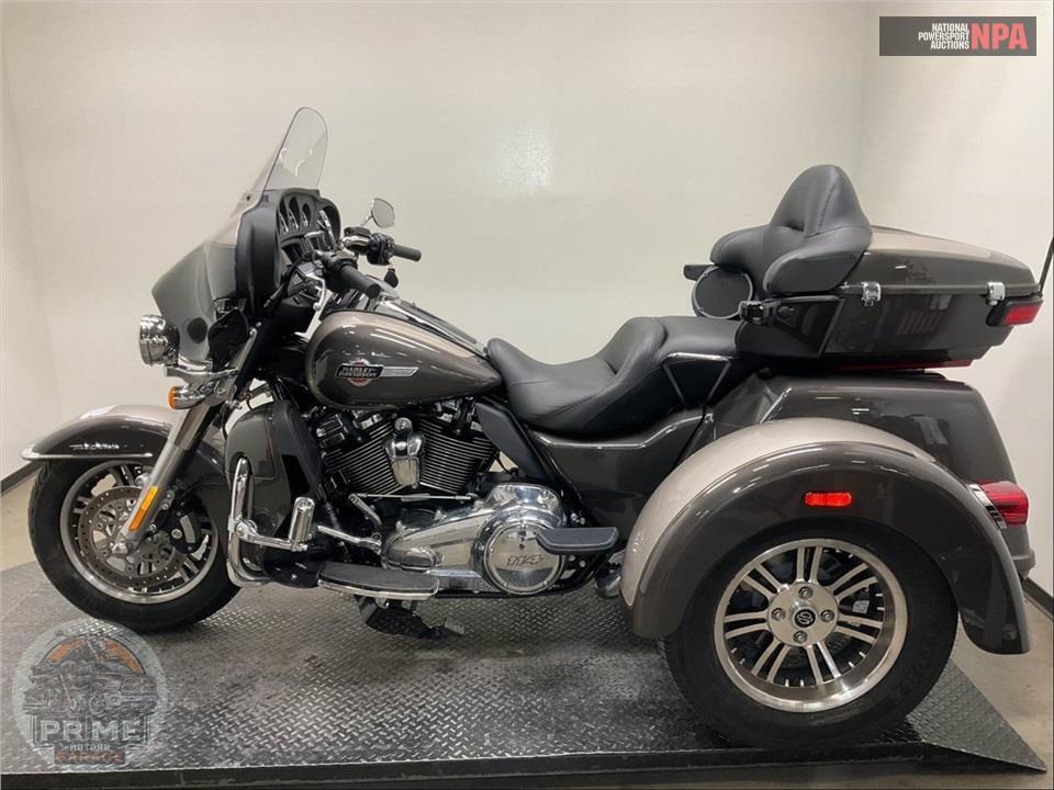 2023 Harley-Davidson FLHTCUTG TRI GLIDE ULTRA CLASSIC — фото 3
