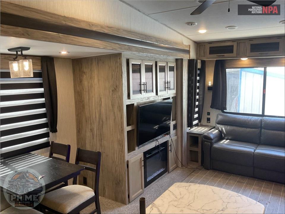 2021 Cherokee By Forest River M-3550SUITE - ARCTIC WOLF FIFTH WHEEL SERIES — фото 7