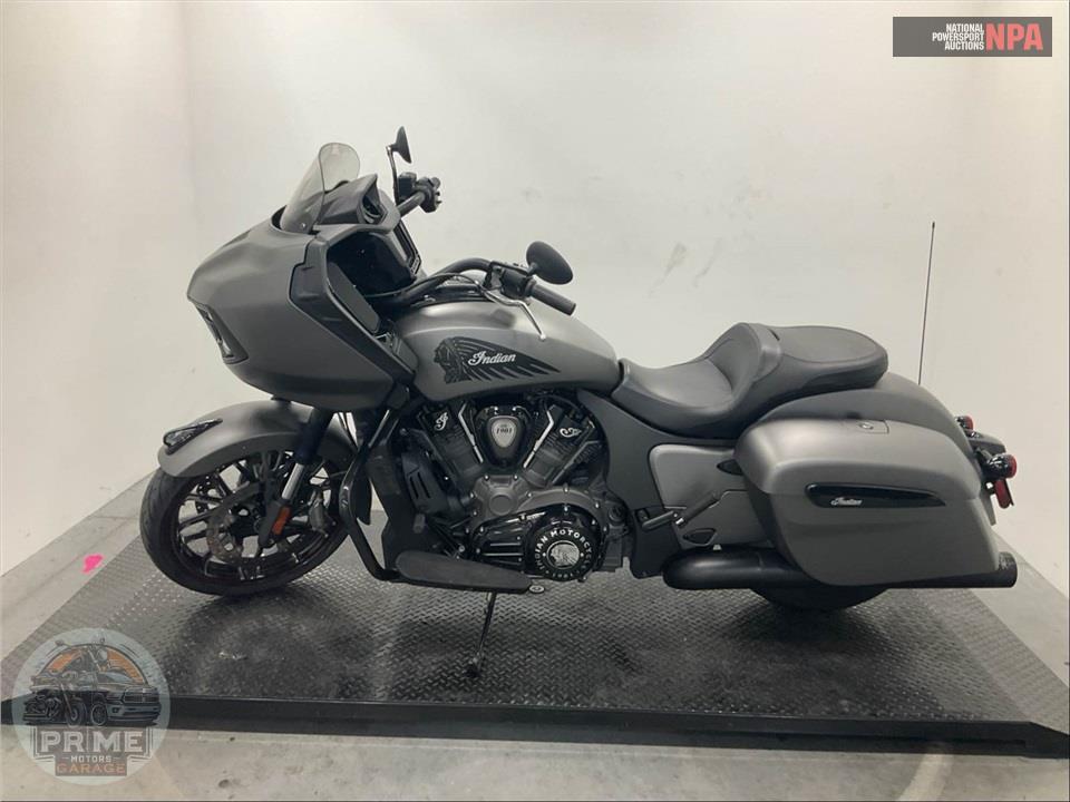 2023 Indian Motorcycle CHALLENGER DARK HORSE (SMOKE) — фото 3