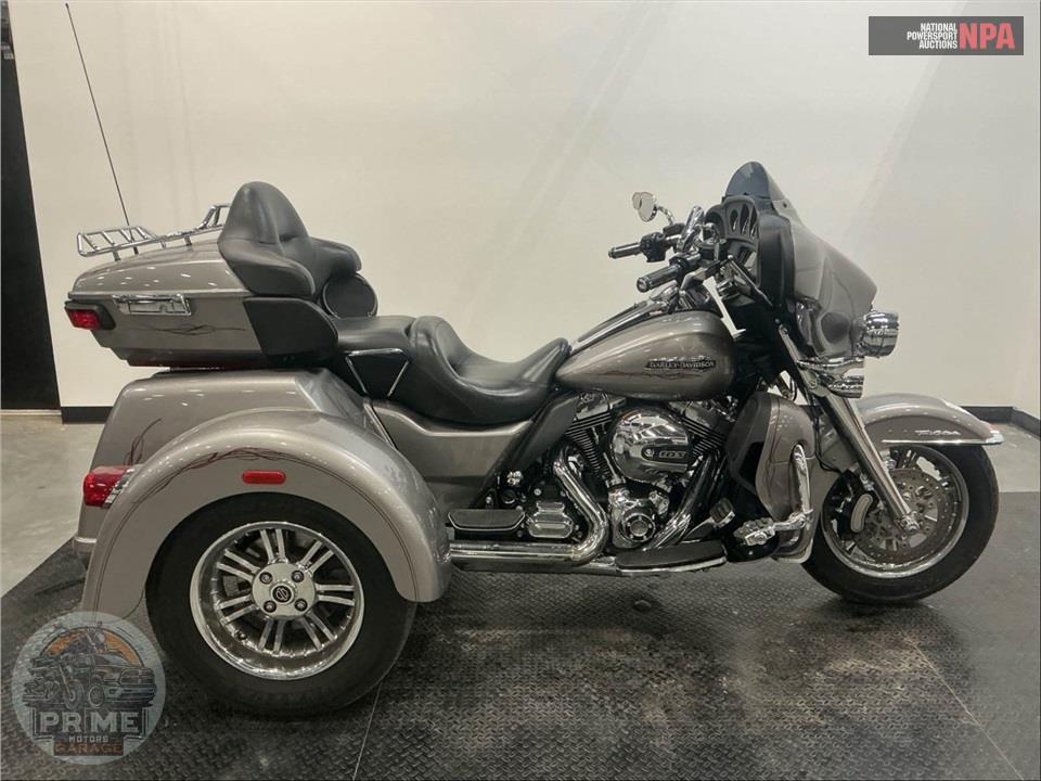 2016 Harley-Davidson FLHTCUTG TRIGLIDE ULTRA CLASSIC — фото 1