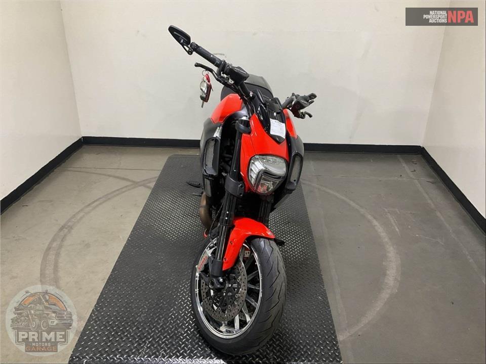 2015 Ducati DIAVEL CARBON RED — фото 2