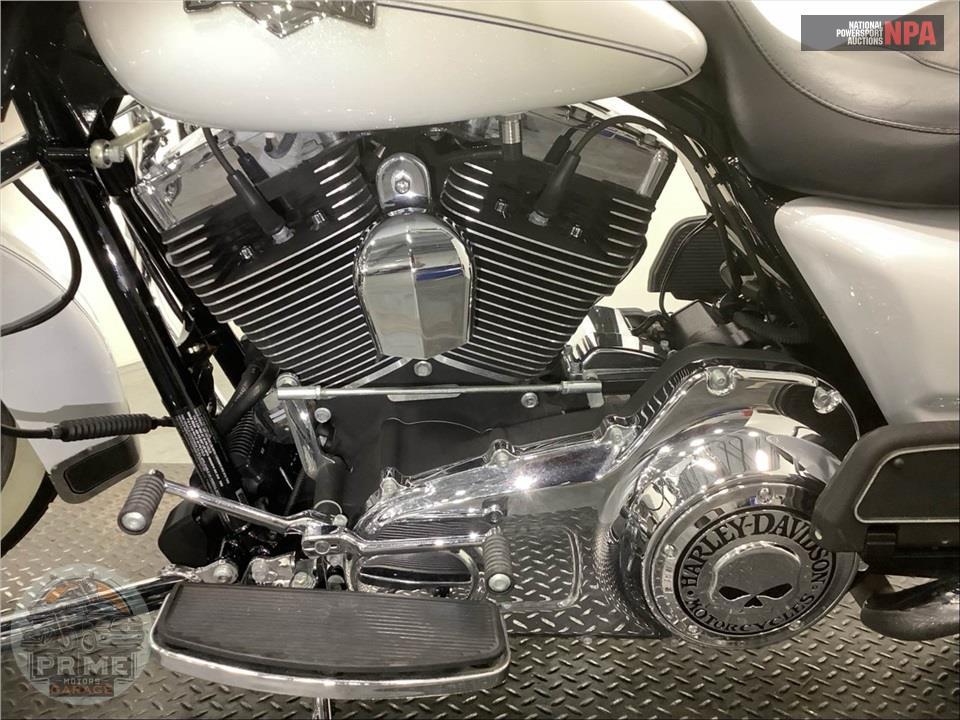 2012 Harley-Davidson FLHRC ROAD KING CLSC — фото 7