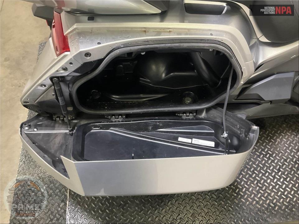 2025 Honda GOLD WING TOUR AUTOMATIC DCT — фото 20