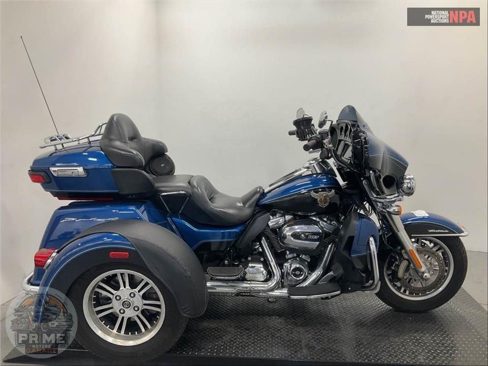 2018 Harley-Davidson FLHTCUTG TRI GLIDE ULTRA ANNIVERSARY — фото 1
