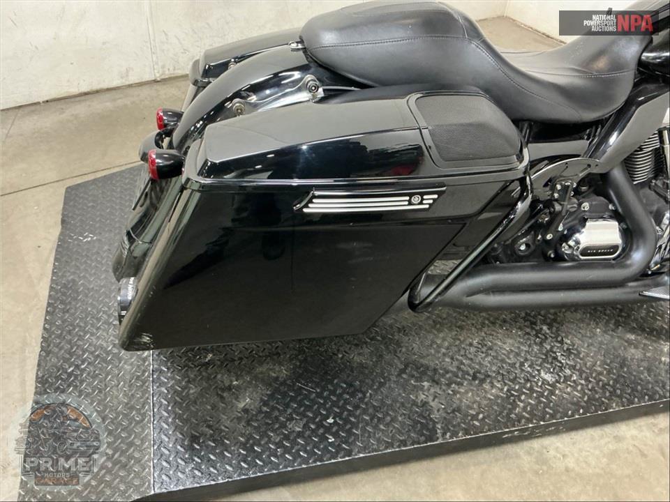 2017 Harley-Davidson FLHX STREET GLIDE — фото 32