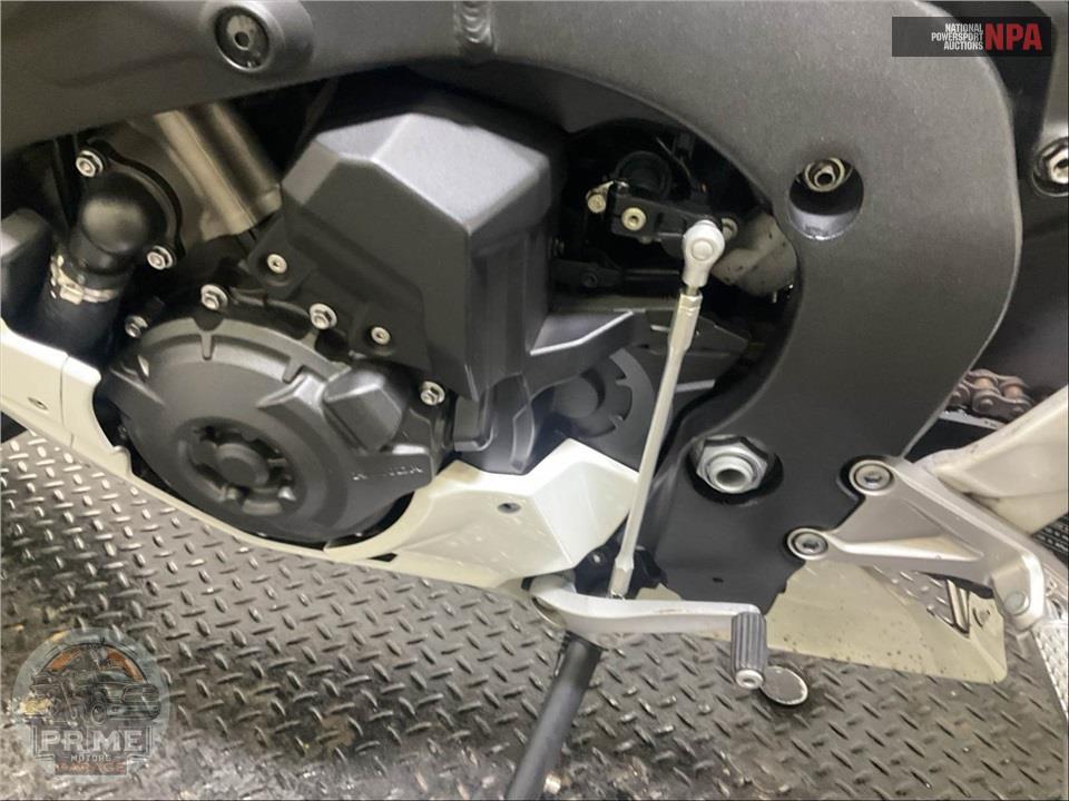 2025 Honda CBR1000RR — фото 9