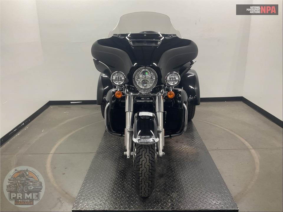 2021 Harley-Davidson FLHTCUTG TRI GLIDE ULTRA CLASSIC — фото 2