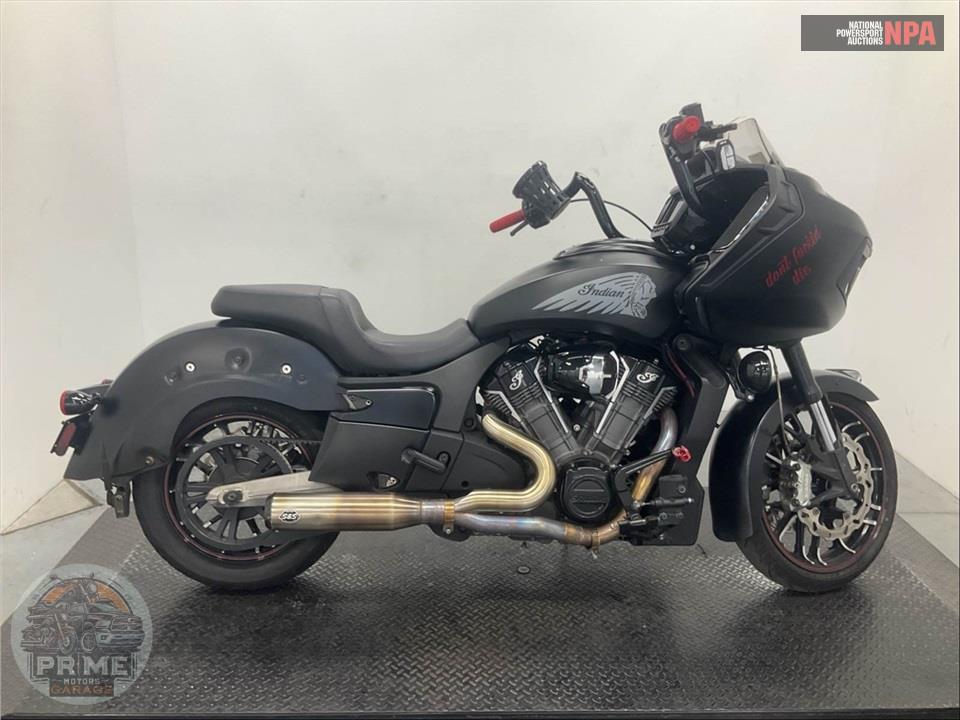 2021 INDIAN MOTORCYCLE CHALLENGER DARK HORSE (BLACK/BRONZE SMOKE)