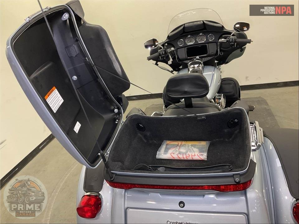 2023 Harley-Davidson FLHTCUTG TRI GLIDE ULTRA CLASSIC — фото 16