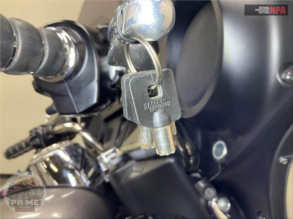 2017 Harley-Davidson FLHTCU ELECTRA GLIDE ULTRA CLASSIC — фото 12