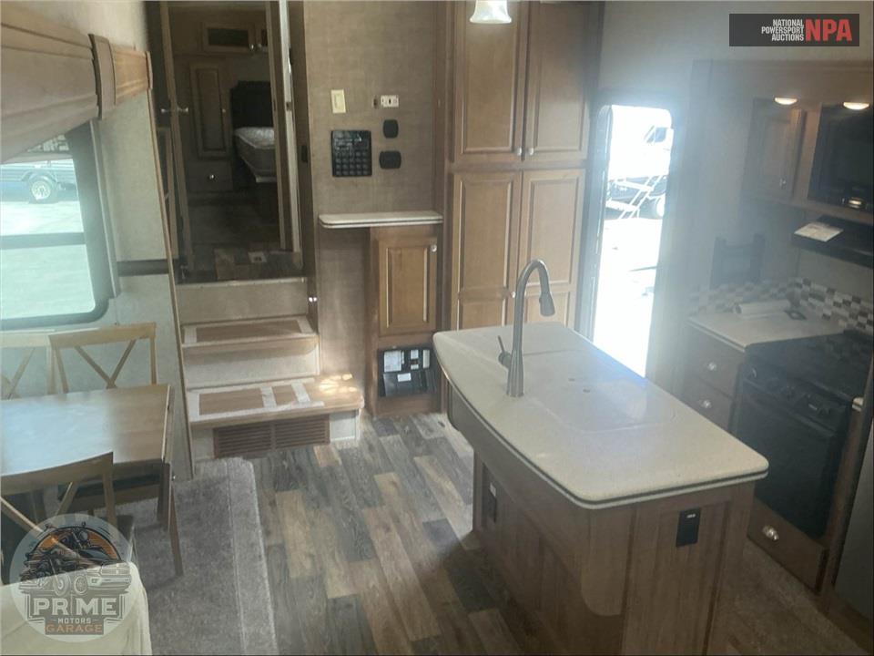 2017 Rockwood By Forest River M-8288WSA - SIGNATURE ULTRA LITE FIFTH WHEEL SERIES — фото 9