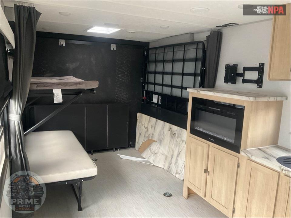 2023 Wildwood By Forest River M-270RTKX - FSX PLATINUM TOY HAULER SERIES — фото 6
