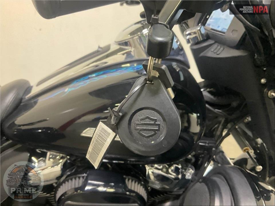 2022 Harley-Davidson FLHTCUTG TRI GLIDE ULTRA CLASSIC — фото 16