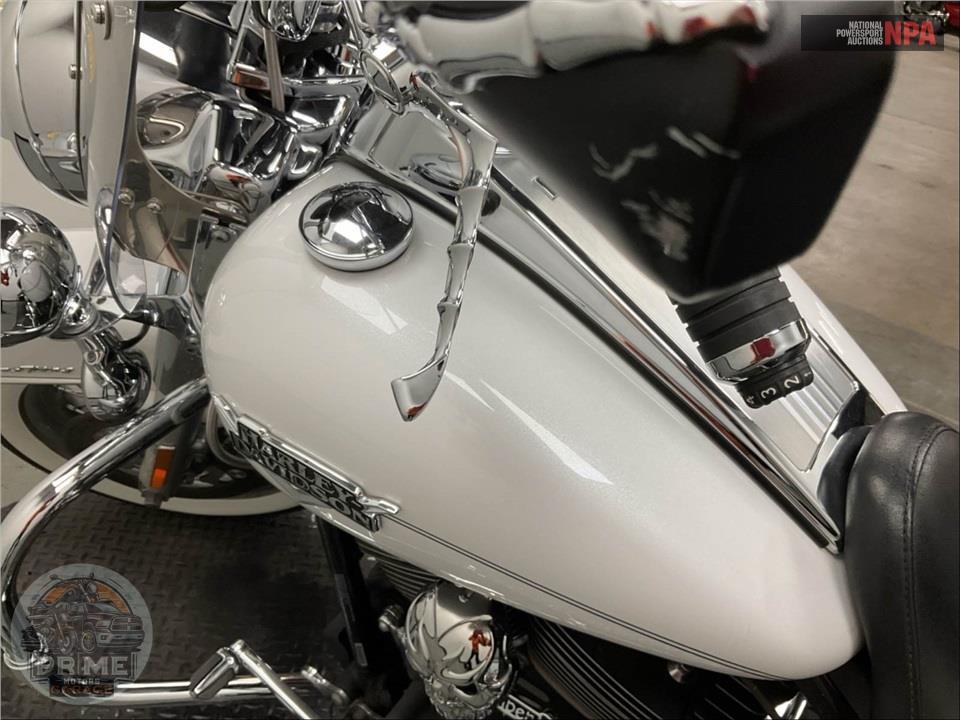 2012 Harley-Davidson FLHRC ROAD KING CLSC — фото 34
