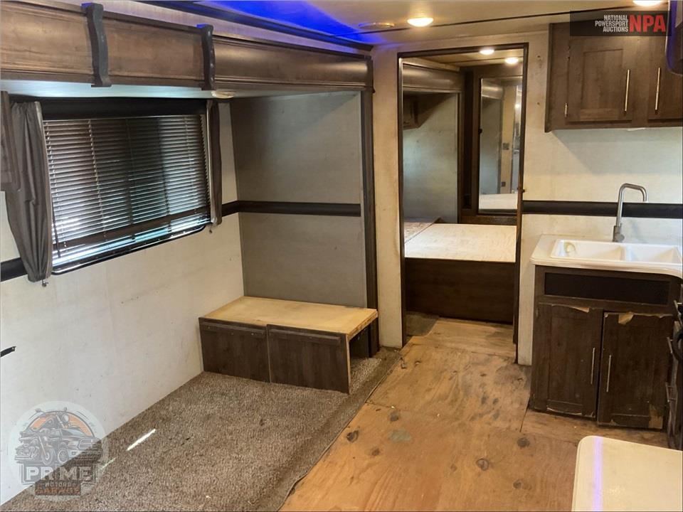 2018 Crossroads Rv M-31 BH - VOLANTE SERIES — фото 6