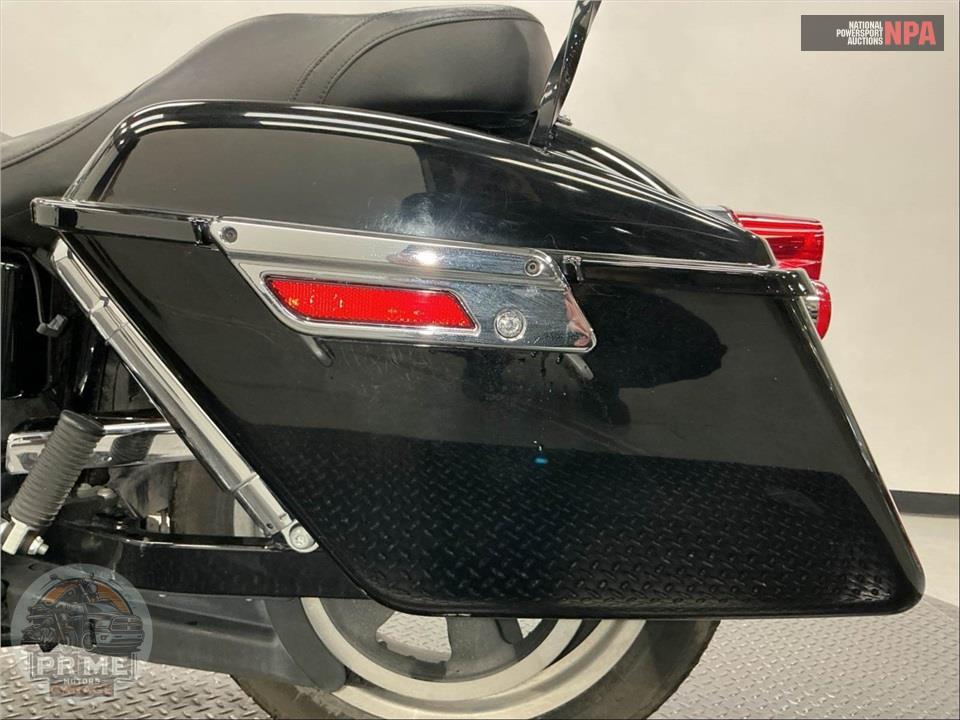 2015 Harley-Davidson FLD-103 DYNA SWITCHBACK — фото 32