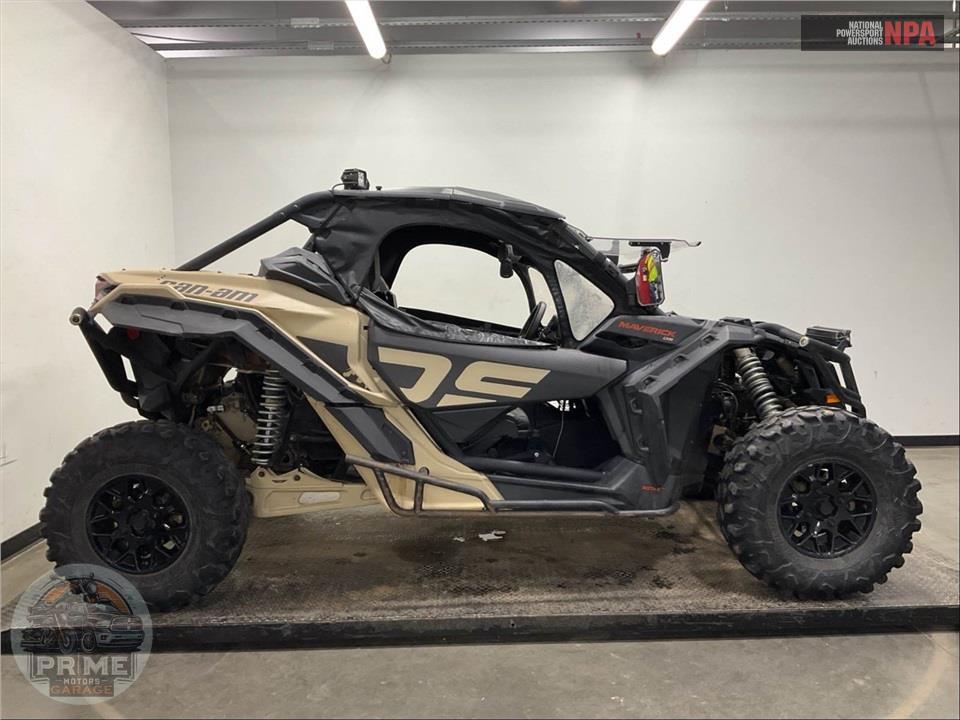 2023 Can-Am MAVERICK X3 DS TURBO (DESERT TAN & CARBON BLACK) — фото 1