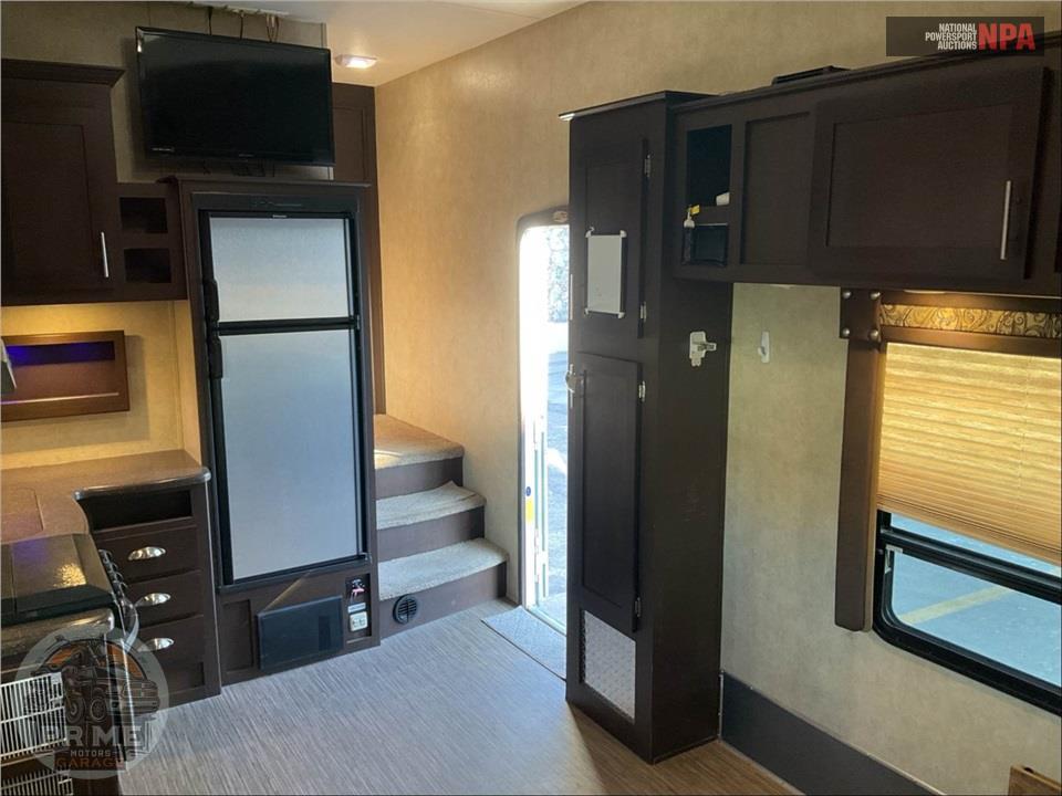 2015 Forest River-California/Oregon M-2812G - STEALTH TOY HAULER TOY HAULER SERIES — фото 9