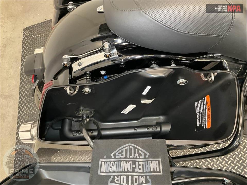 2016 Harley-Davidson FLHXSE CVO STREET GLIDE SPECIAL — фото 28
