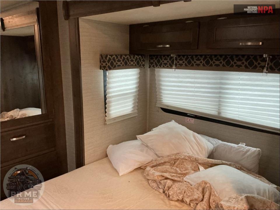 2020 Jayco M-24 B FORD V10 - REDHAWK SERIES — фото 18