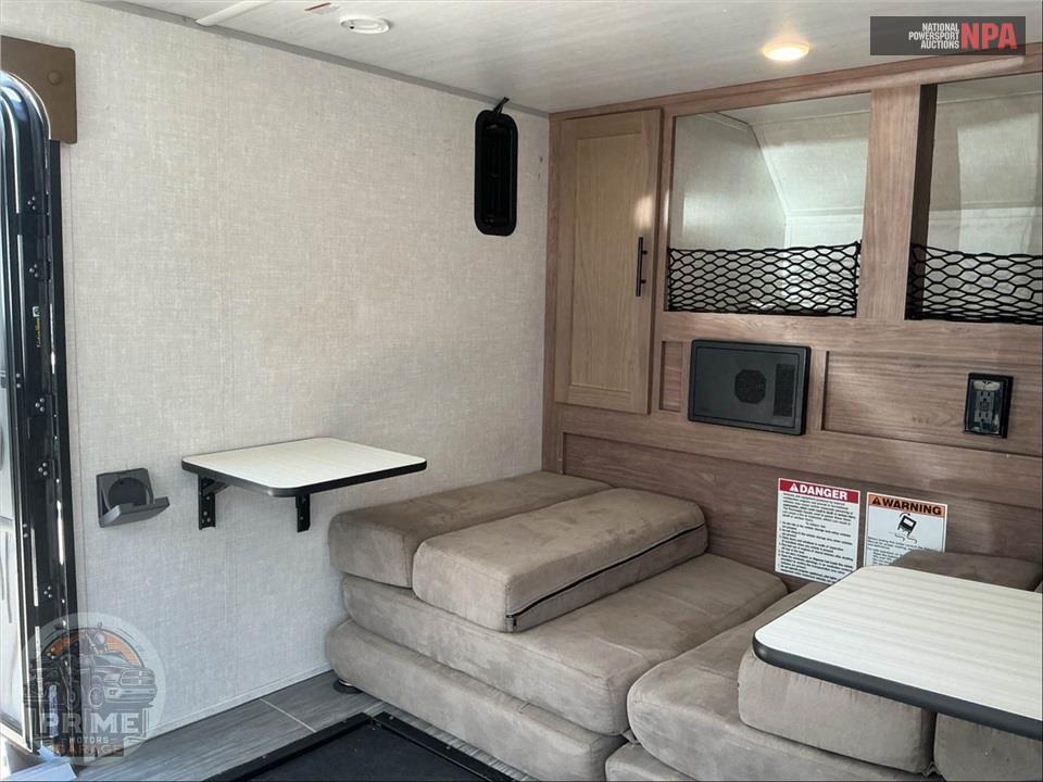 2022 No Boundaries M-10.6 - 10 TOY HAULER SERIES — фото 6