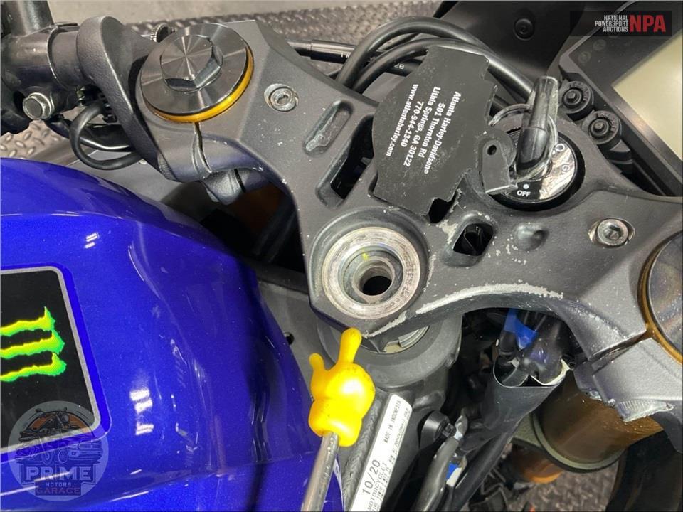 2021 Yamaha YZF-R3 MONSTER ENERGY MOTOGP — фото 26
