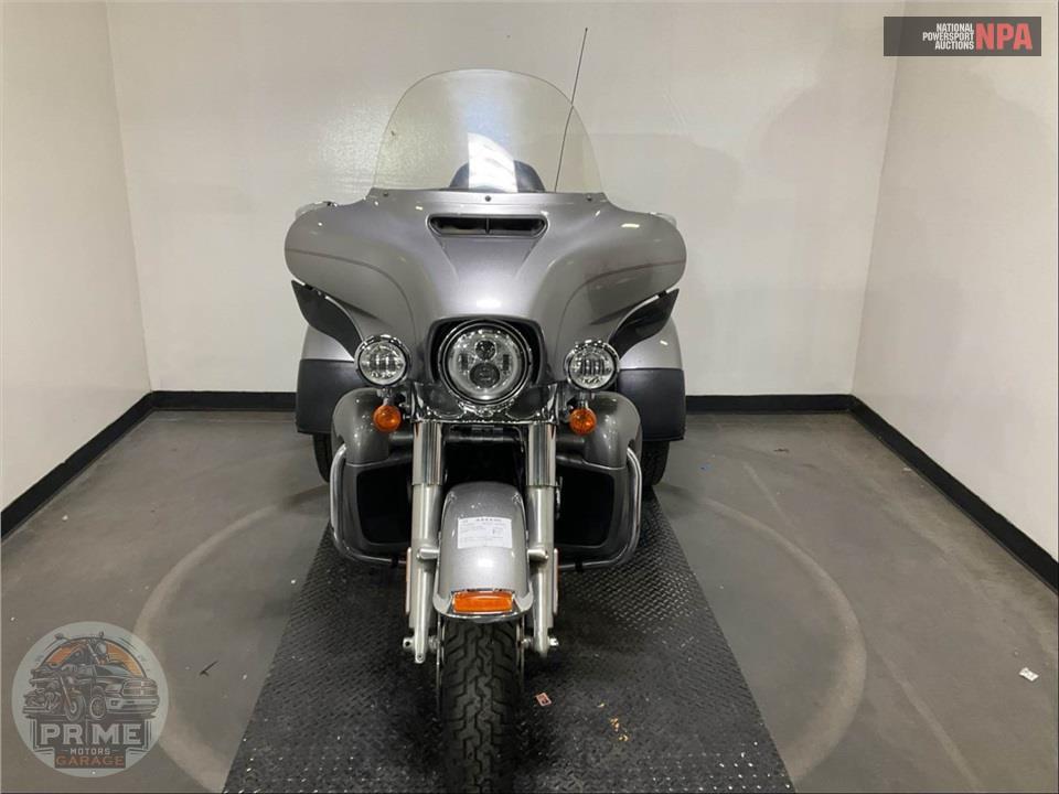 2016 Harley-Davidson FLHTCUTG TRIGLIDE ULTRA CLASSIC — фото 2