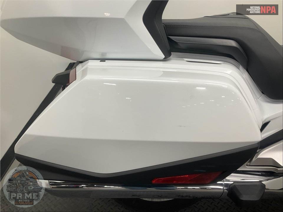 2018 Honda GL1800D GOLDWING TOUR DCT (WHITE) — фото 14