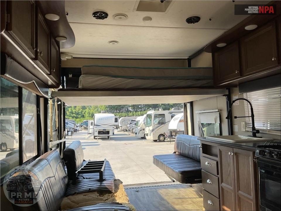 2016 Rubicon M-2500 - TOY HAULER SERIES — фото 13