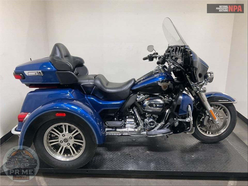 2018 Harley-Davidson FLHTCUTG TRI GLIDE ULTRA ANNIVERSARY — фото 1