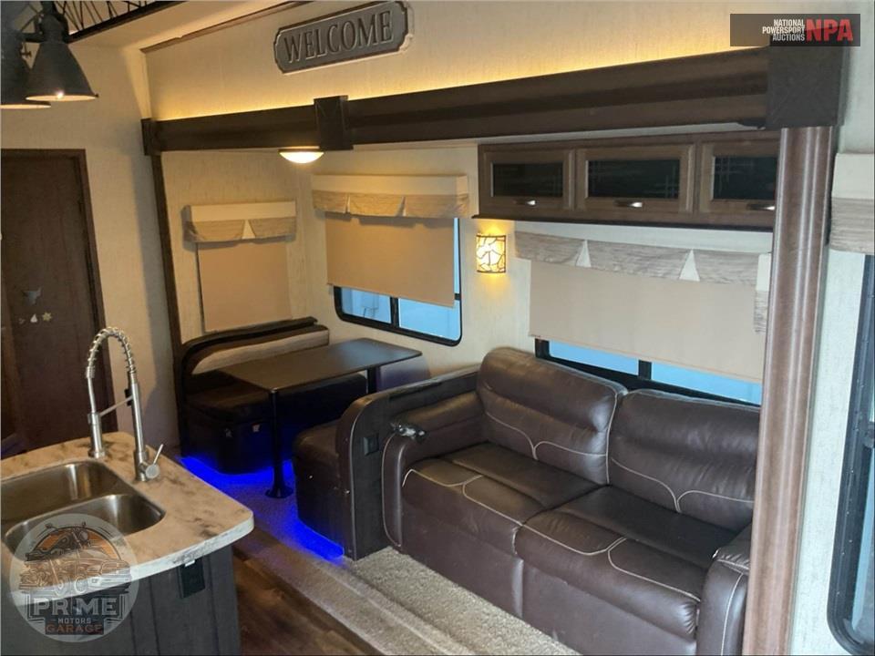 2018 Sierra By Forest River M-384QBOK - FIFTH WHEEL SERIES — фото 6
