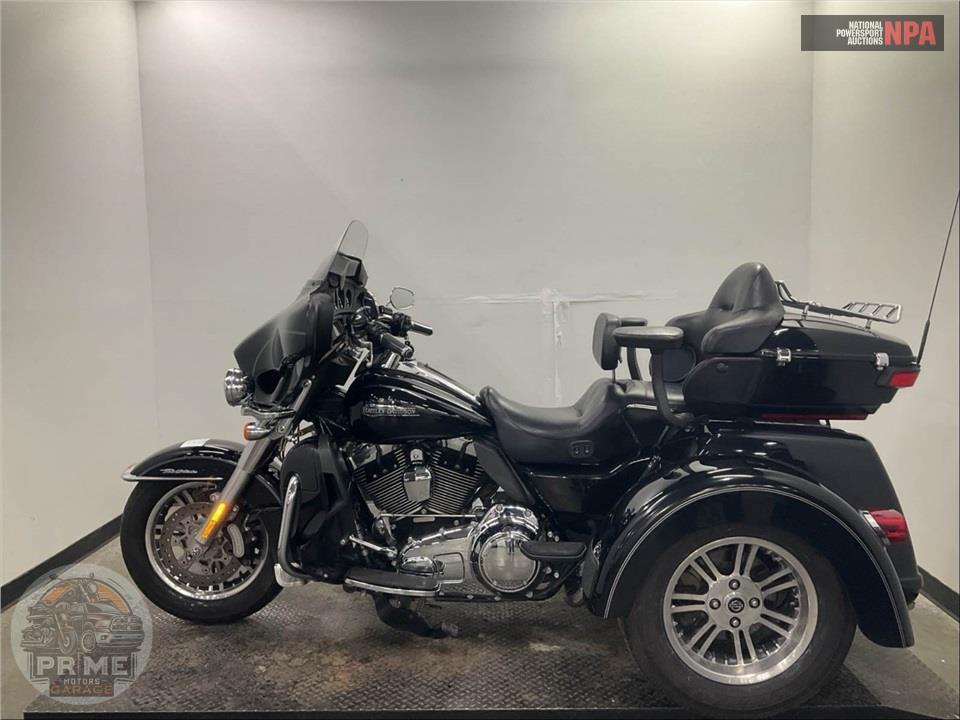 2014 Harley-Davidson FLHTCUTG TRIGLIDE ULTRA CLASSIC — фото 3