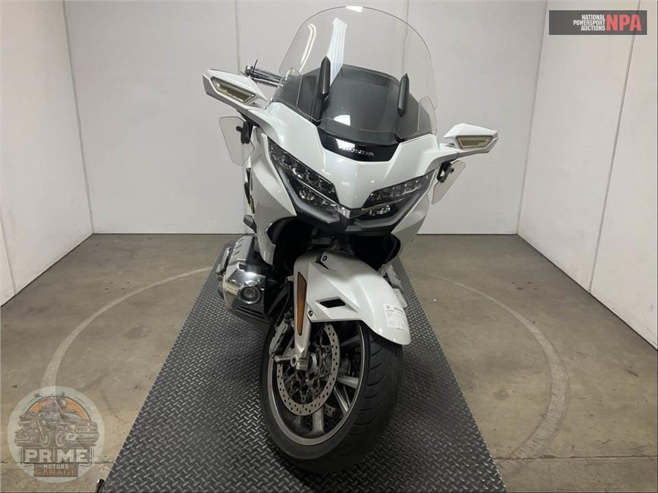 2018 Honda GL1800D GOLDWING TOUR DCT (WHITE) — фото 2