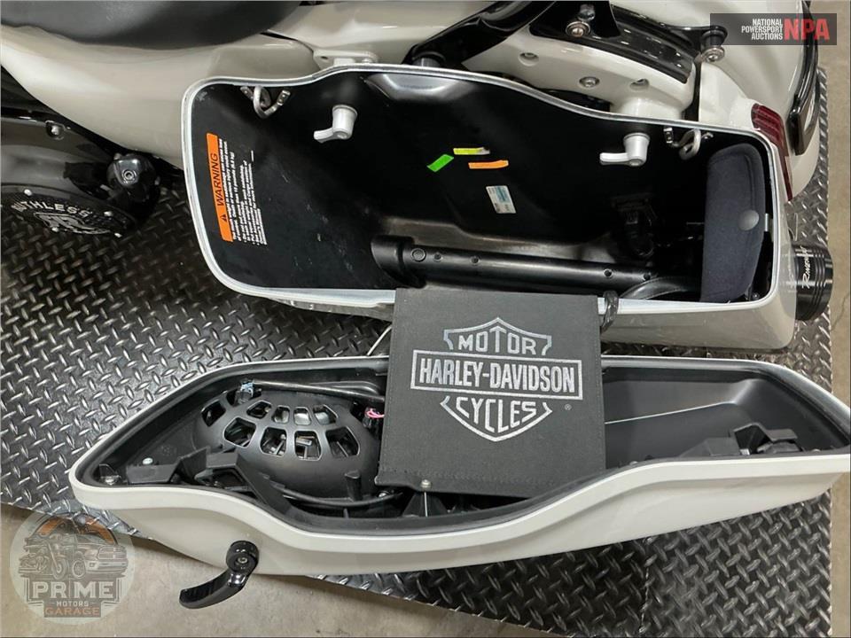 2020 Harley-Davidson FLTRXSE CVO ROAD GLIDE — фото 21