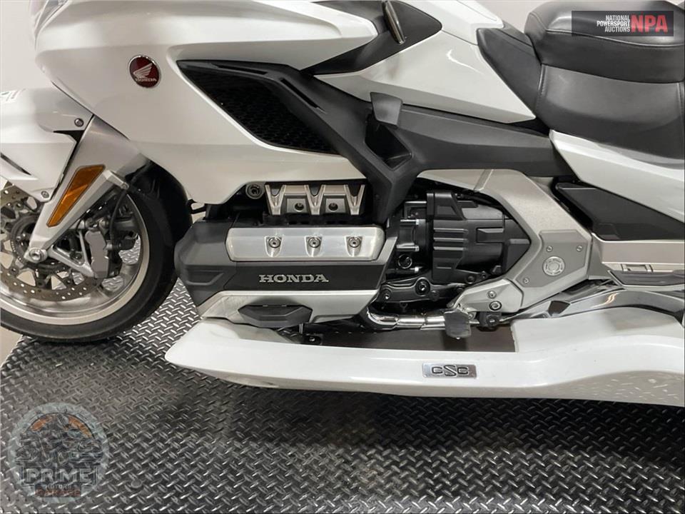 2018 Honda GL1800D GOLDWING TOUR DCT (WHITE) — фото 9