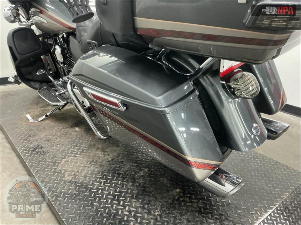 2016 Harley-Davidson FLHTKSE CVO ULTRA LIMITED — фото 23