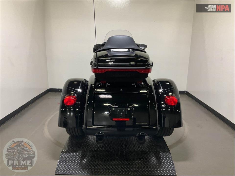 2025 Harley-Davidson FLHTCUTG TRI GLIDE ULTRA CLASSIC — фото 4