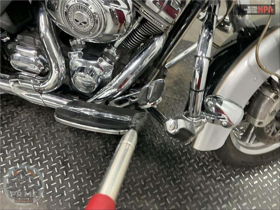 2013 Harley-Davidson FLHTCUSE8 SCREAMIN EAGLE — фото 19