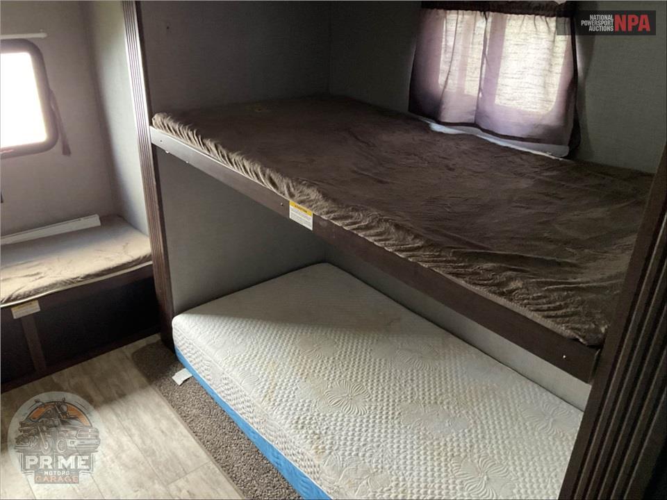 2019 Crossroads Rv M-328 SB - ZINGER SERIES — фото 13