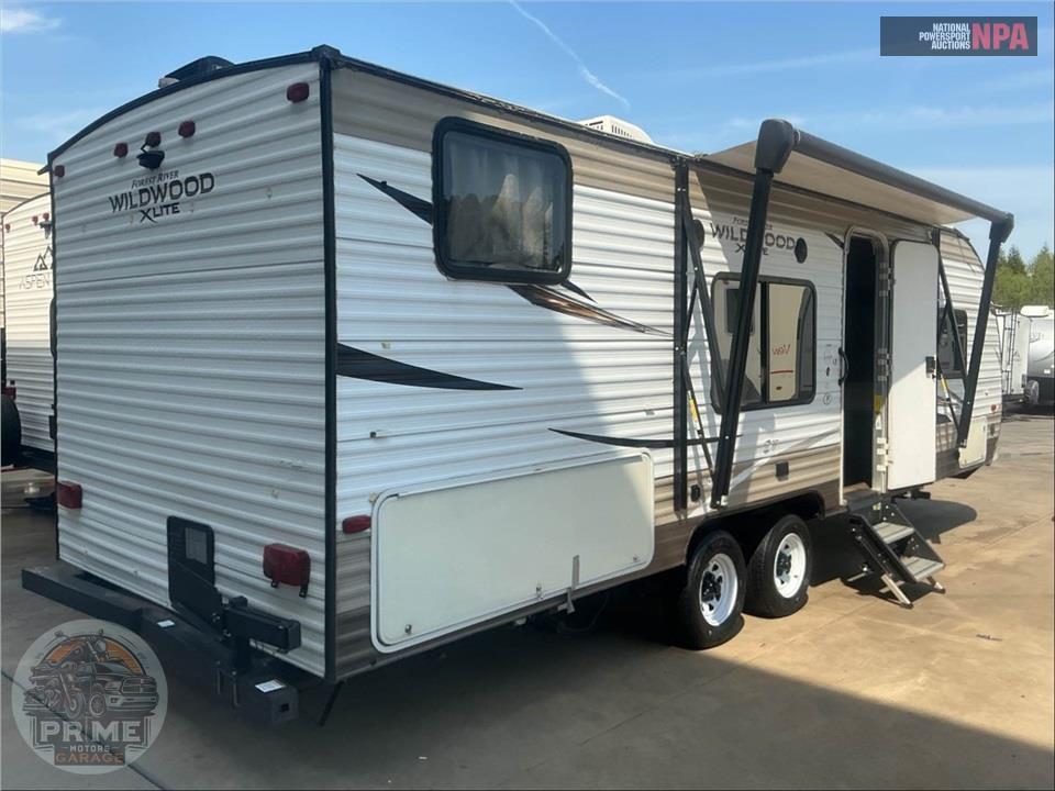2018 Wildwood By Forest River M-261BHXL X-LITE SERIES — фото 4