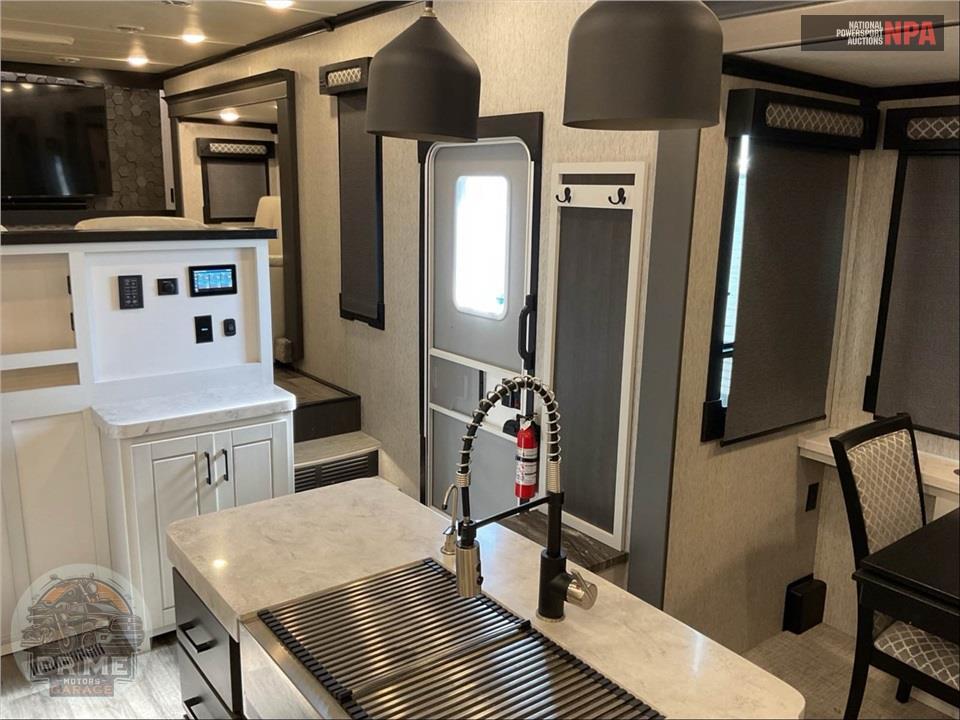 2023 Redwood Rv M-4200 FL - FIFTH WHEEL SERIES — фото 7