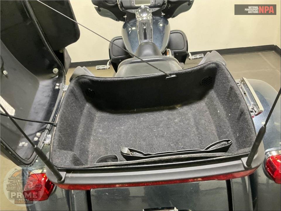 2015 Harley-Davidson FLHTCUTG TRIGLIDE ULTRA CLASSIC — фото 20