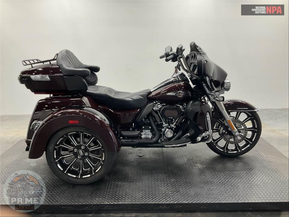 2022 Harley-Davidson FLHTCUTG TRI GLIDE ULTRA CLASSIC — фото 1