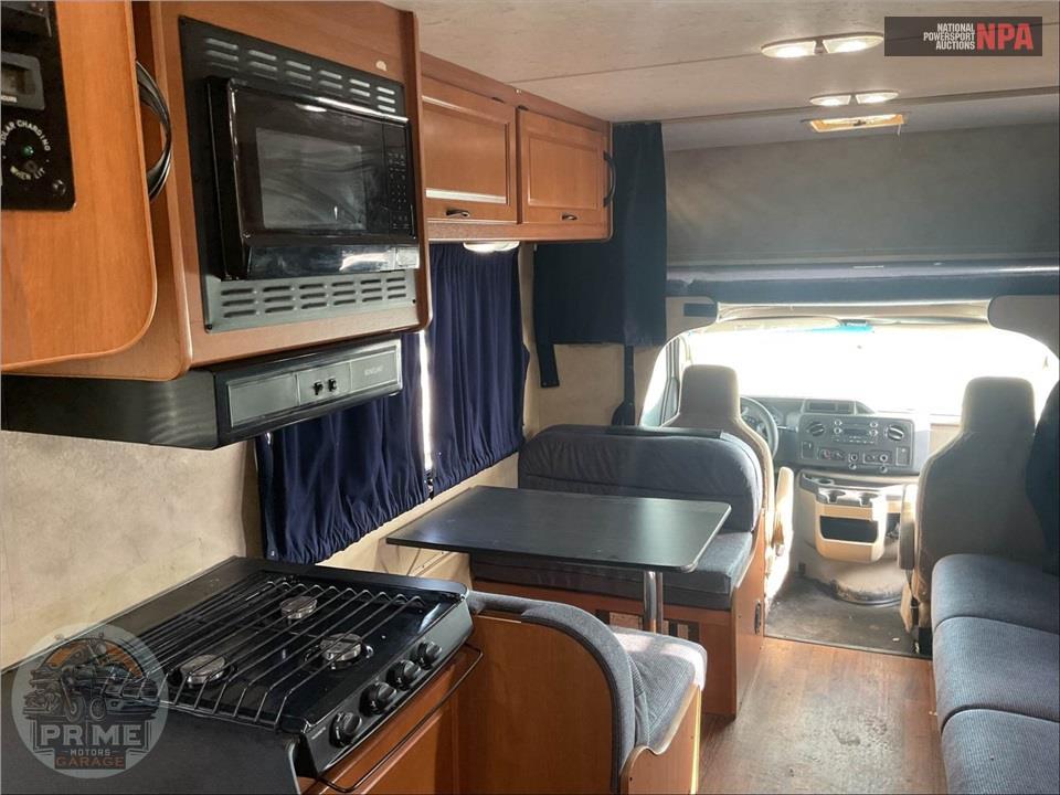 2013 Thor Motor Coach M-28A - MAJESTIC SERIES — фото 10
