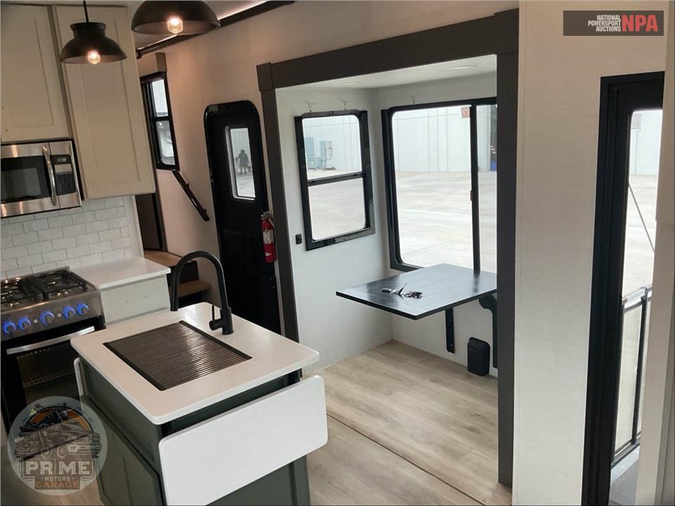 2024 Alliance Rv M-42V13 - VALOR FIFTH WHEEL SERIES — фото 8