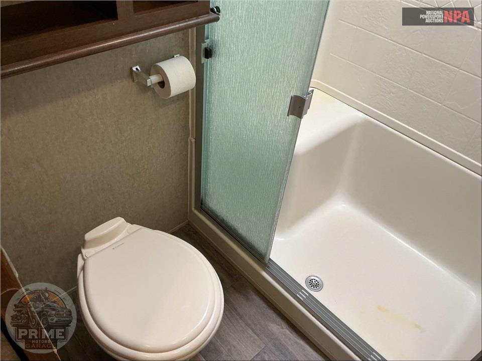 2017 Cedar Creek M-37MBH - SILVERBACK FIFTH WHEEL SERIES — фото 15