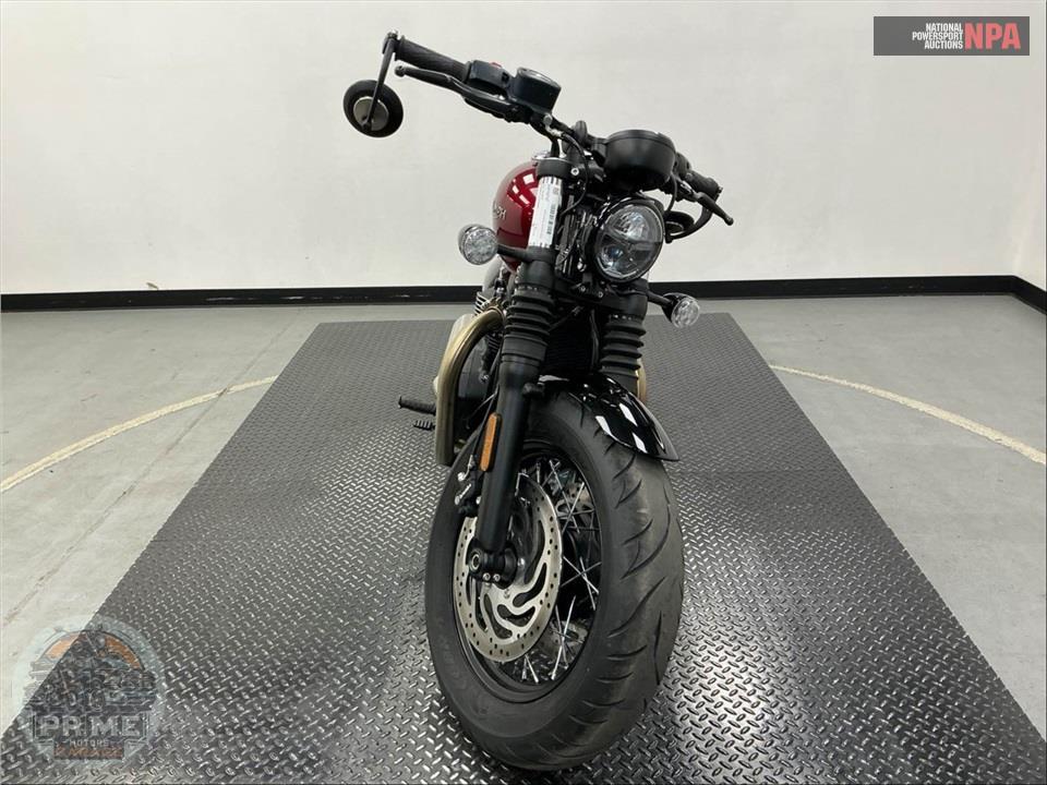 2022 Triumph BONNEVILLE BOBBER — фото 2