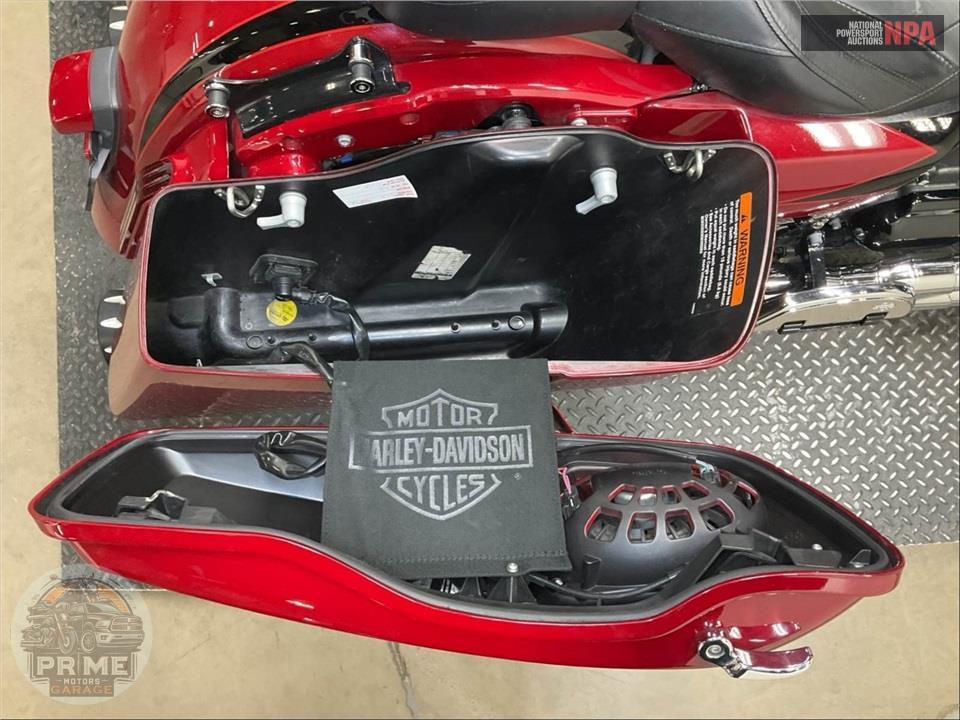 2017 Harley-Davidson FLHXSE CVO STREET GLIDE — фото 23