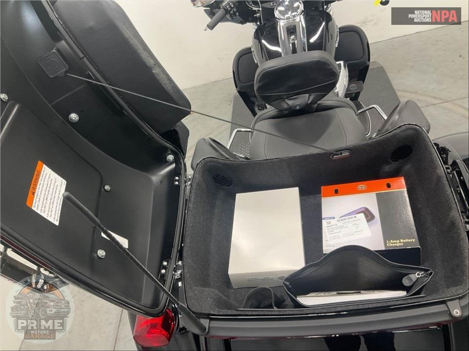 2022 Harley-Davidson FLHTCUTG TRI GLIDE ULTRA CLASSIC — фото 15